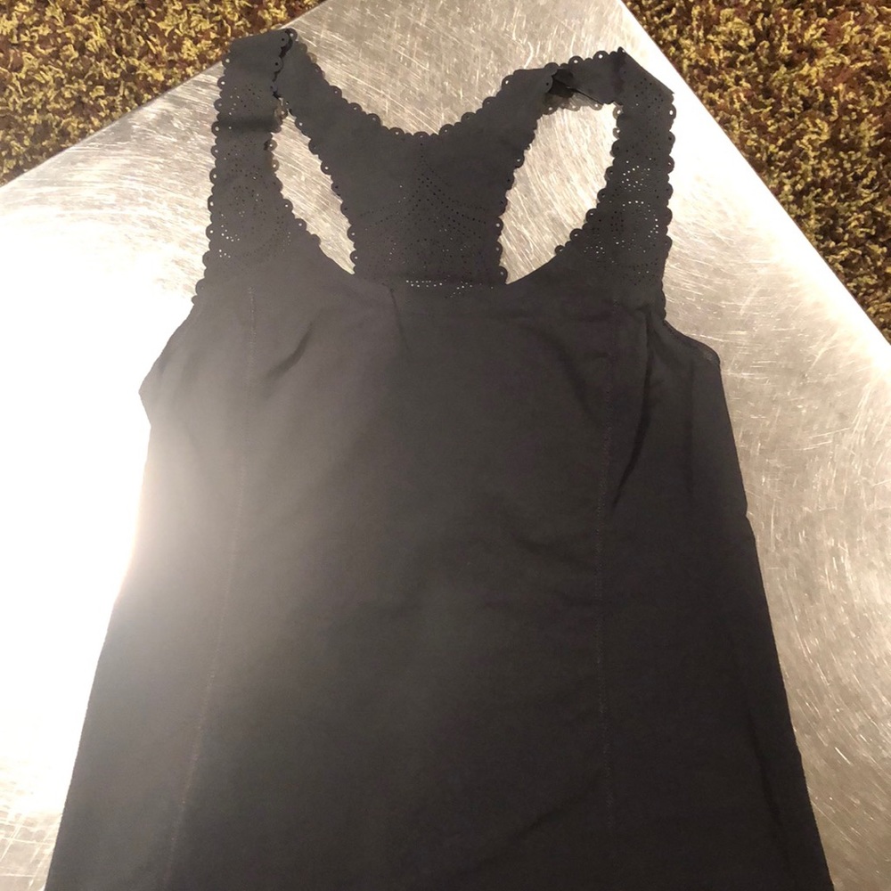 Lululemon black tank